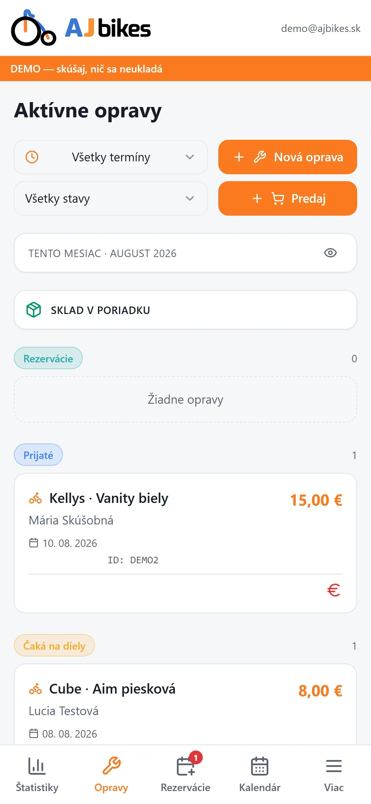 Zoznam opráv bicyklov v telefóne so stavom, termínom a cenou pri každej zákazke
